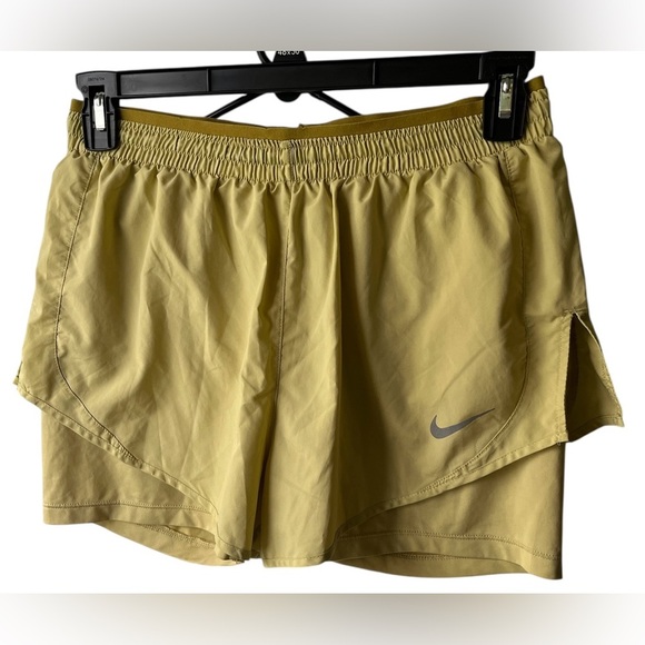 Nike Women`s Tempo Luxe 2-in-1 Olive Running Shorts Medium - Picture 1 of 5